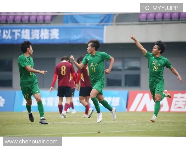 新疆足球明星排行榜揭晓谁是最受欢迎的球员和他们的精彩瞬间